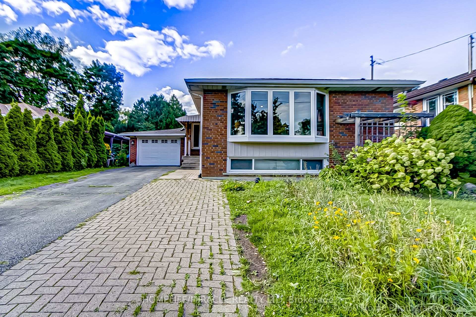 Photo 2 of 30 Fallowfield Road, Etobicoke, Rexdale-Kipling — HOMEH