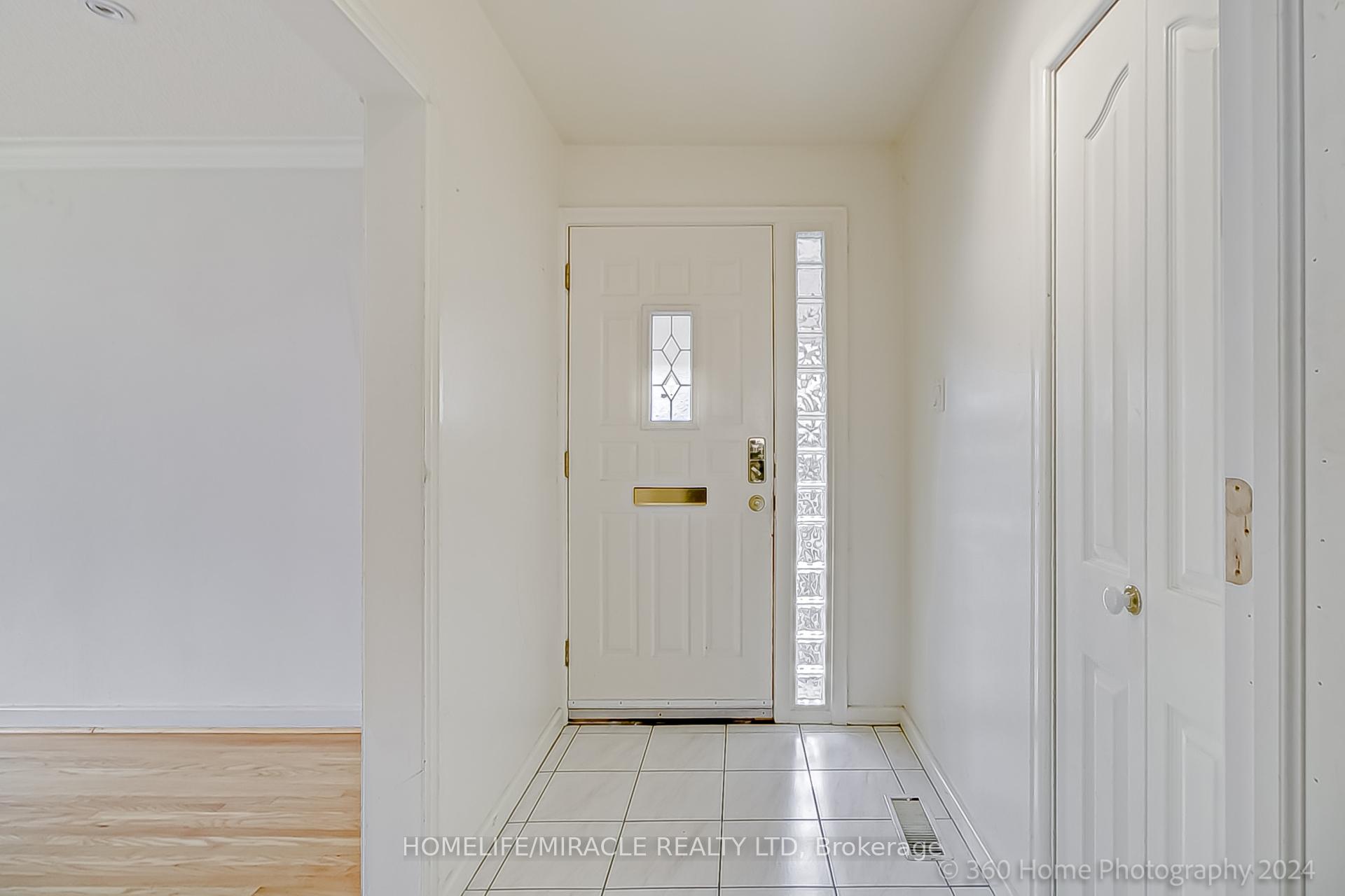Photo 3 of 30 Fallowfield Road, Etobicoke, Rexdale-Kipling — HOMEH