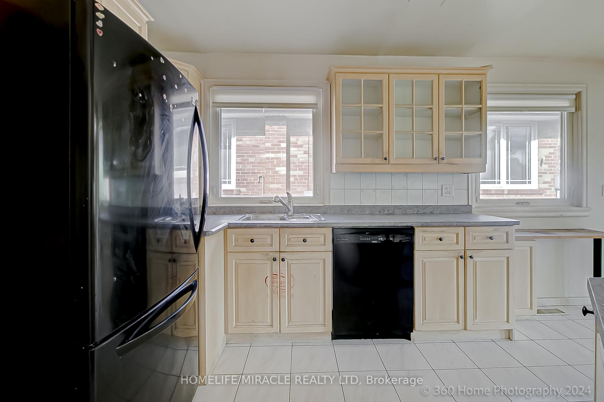 Photo 6 of 30 Fallowfield Road, Etobicoke, Rexdale-Kipling — HOMEH