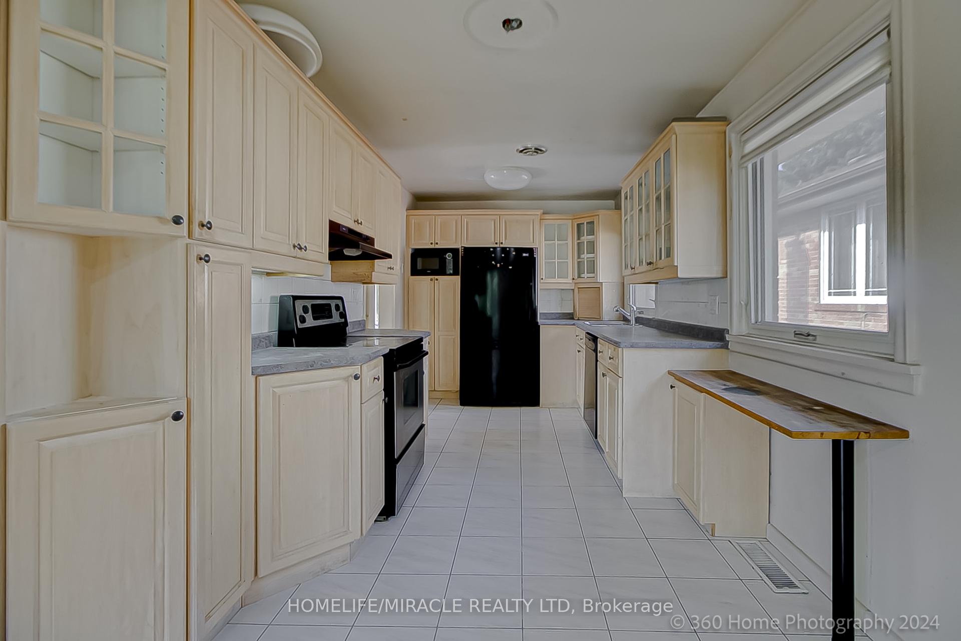 Photo 7 of 30 Fallowfield Road, Etobicoke, Rexdale-Kipling — HOMEH