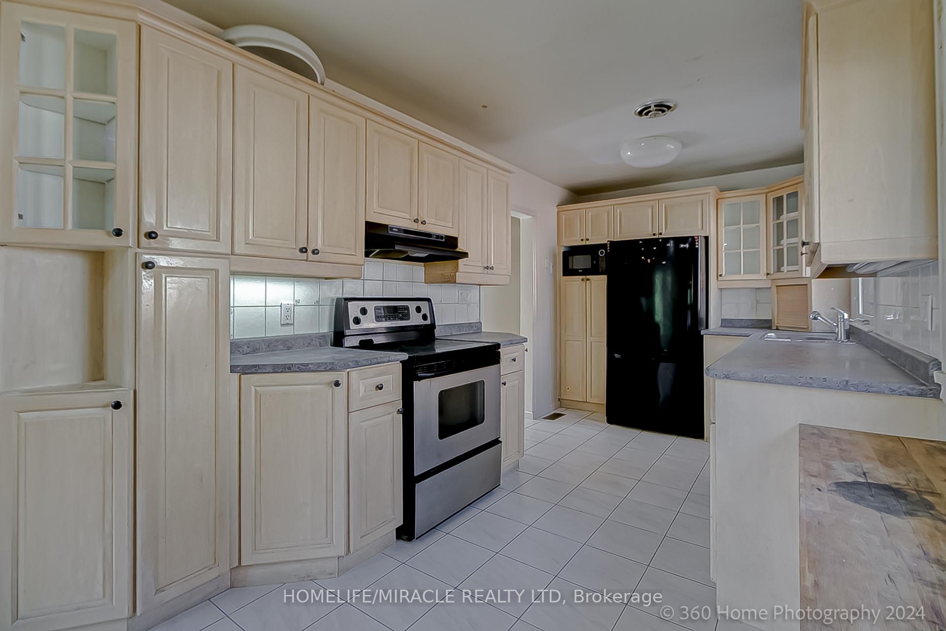 Photo 8 of 30 Fallowfield Road, Etobicoke, Rexdale-Kipling — HOMEH