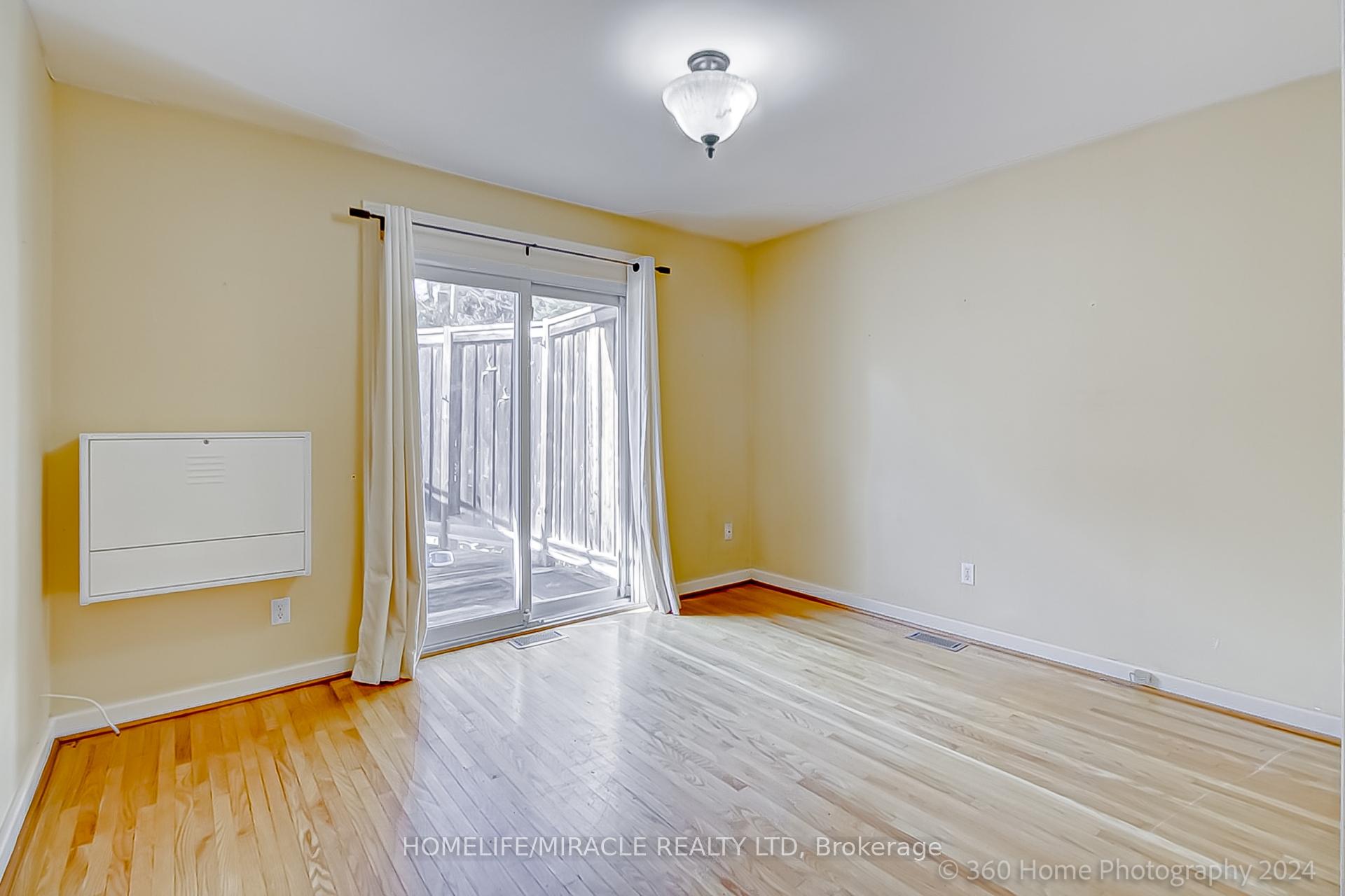 Photo 9 of 30 Fallowfield Road, Etobicoke, Rexdale-Kipling — HOMEH