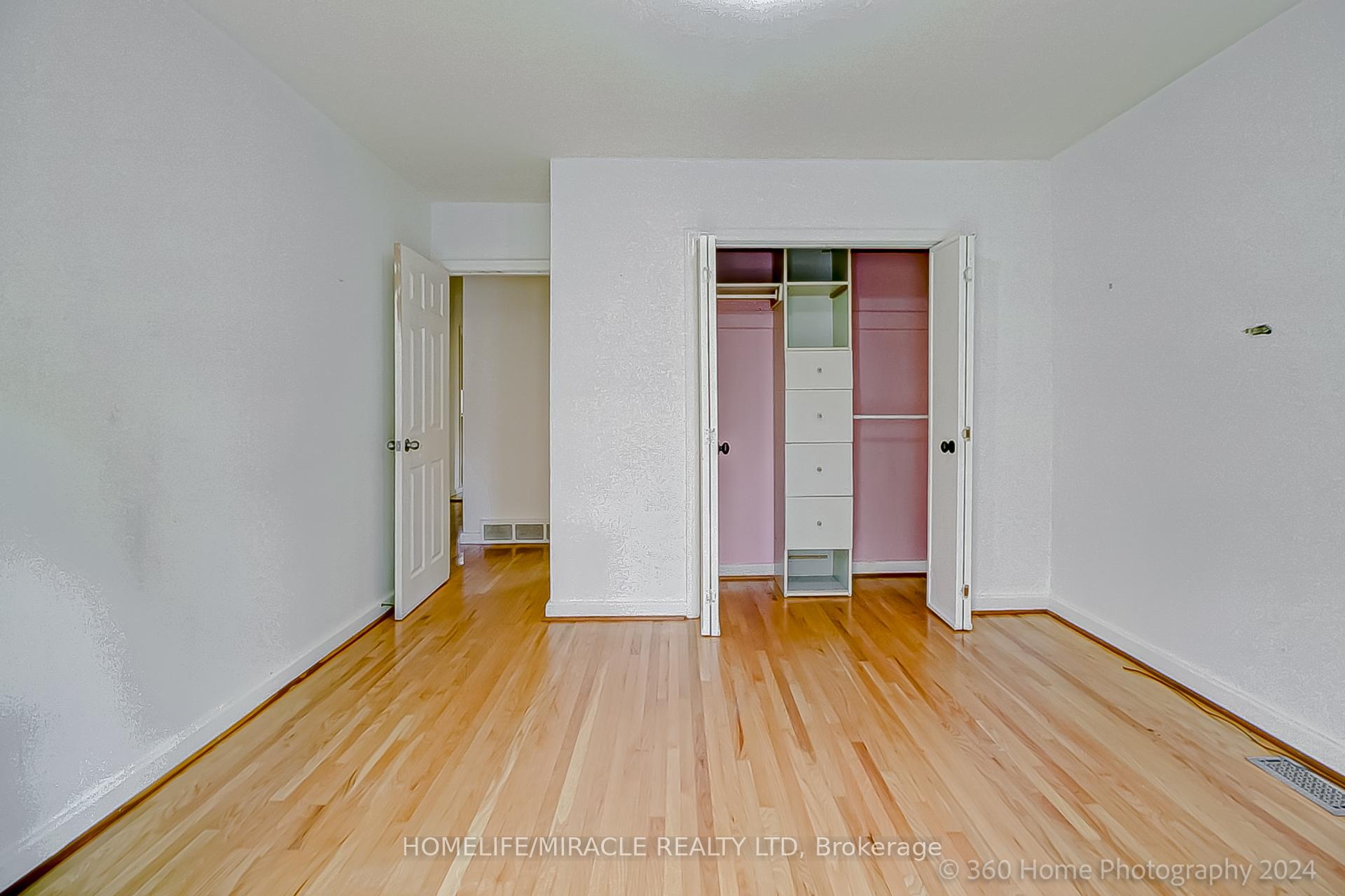 Photo 11 of 30 Fallowfield Road, Etobicoke, Rexdale-Kipling — HOMEH