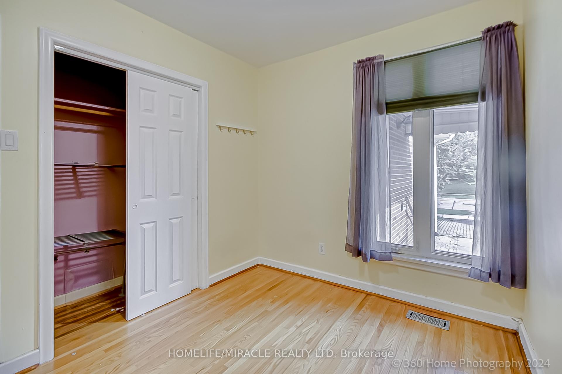 Photo 12 of 30 Fallowfield Road, Etobicoke, Rexdale-Kipling — HOMEH
