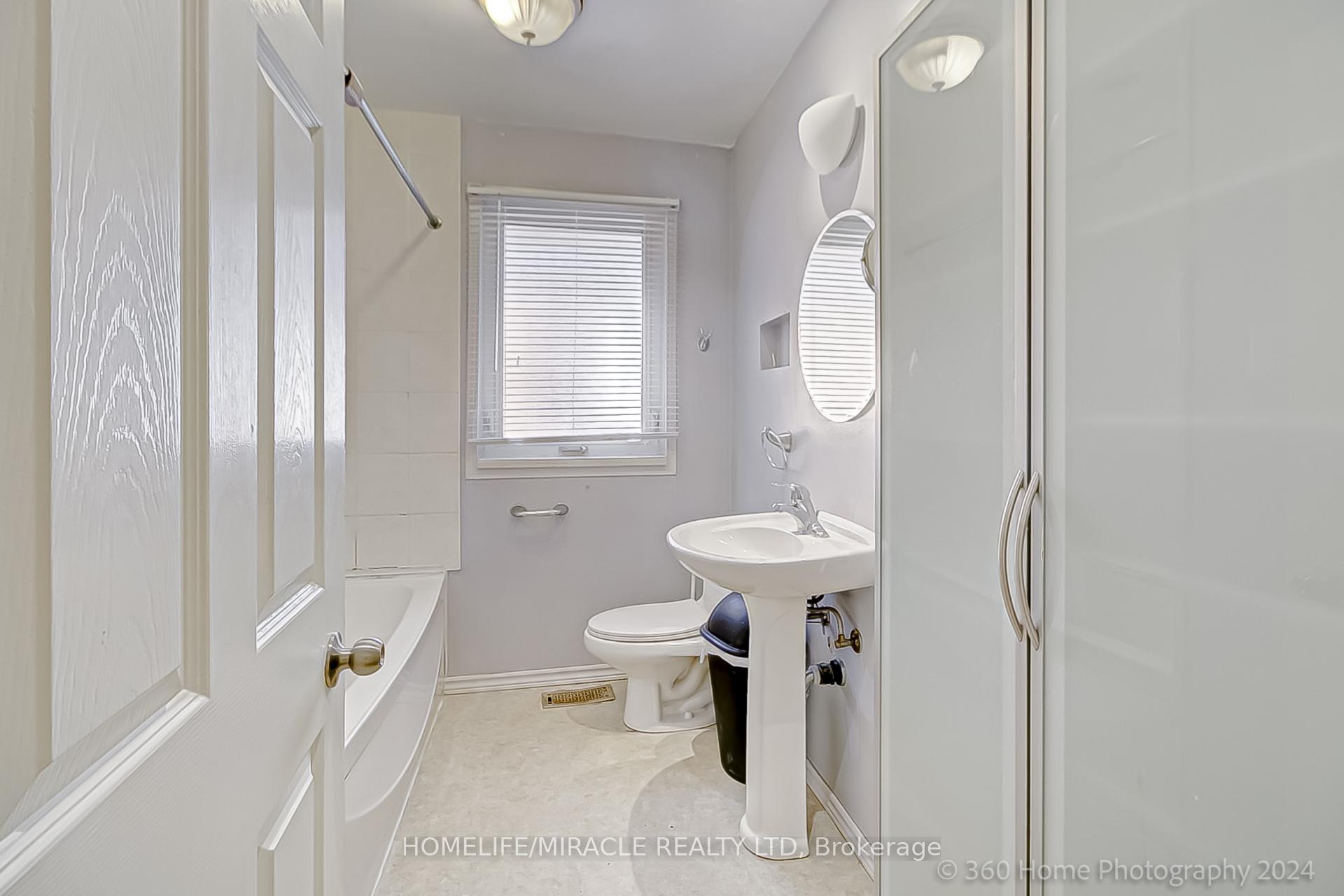 Photo 13 of 30 Fallowfield Road, Etobicoke, Rexdale-Kipling — HOMEH