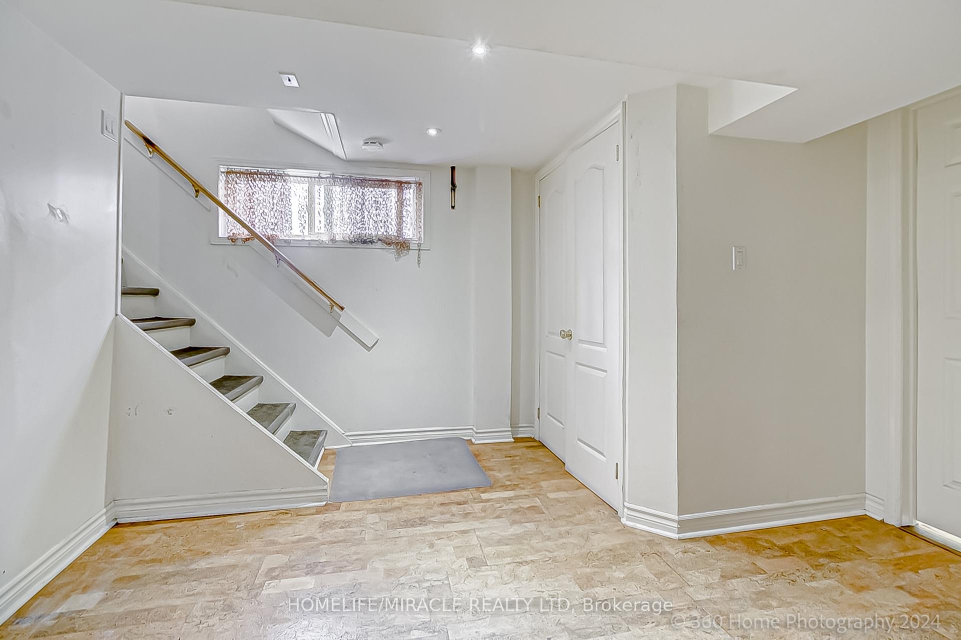 Photo 14 of 30 Fallowfield Road, Etobicoke, Rexdale-Kipling — HOMEH