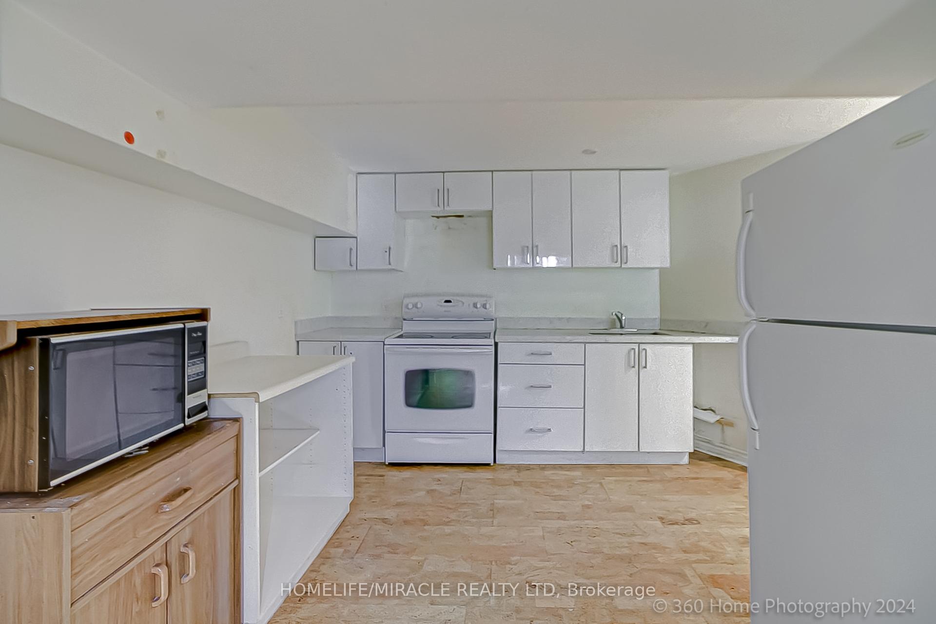 Photo 15 of 30 Fallowfield Road, Etobicoke, Rexdale-Kipling — HOMEH
