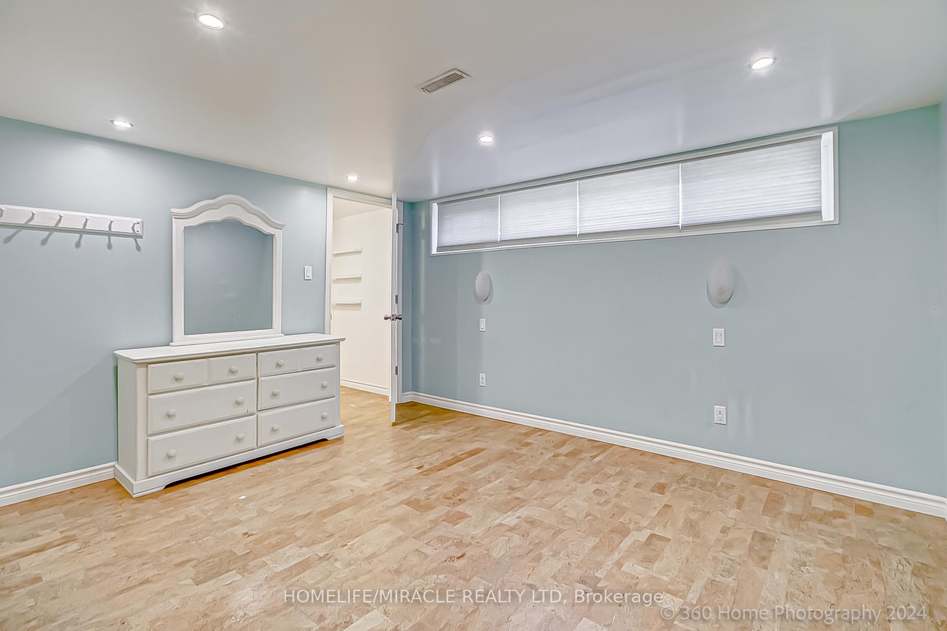 Photo 16 of 30 Fallowfield Road, Etobicoke, Rexdale-Kipling — HOMEH