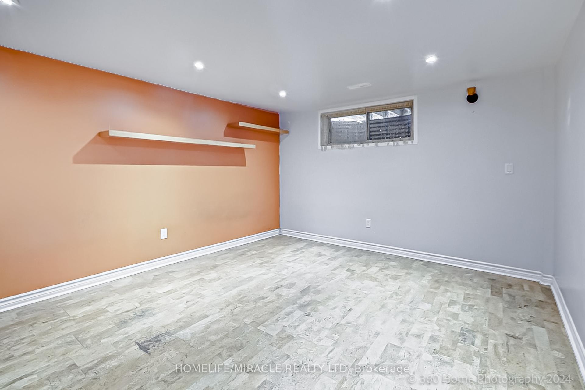 Photo 17 of 30 Fallowfield Road, Etobicoke, Rexdale-Kipling — HOMEH