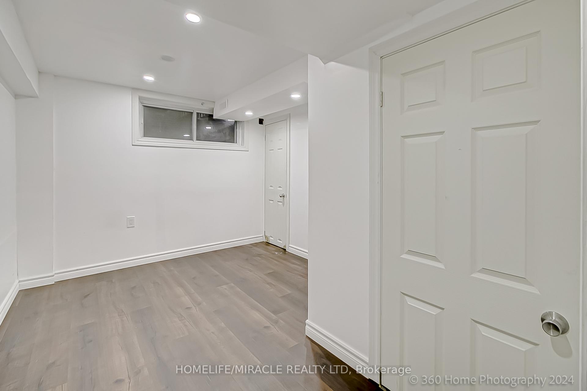 Photo 18 of 30 Fallowfield Road, Etobicoke, Rexdale-Kipling — HOMEH