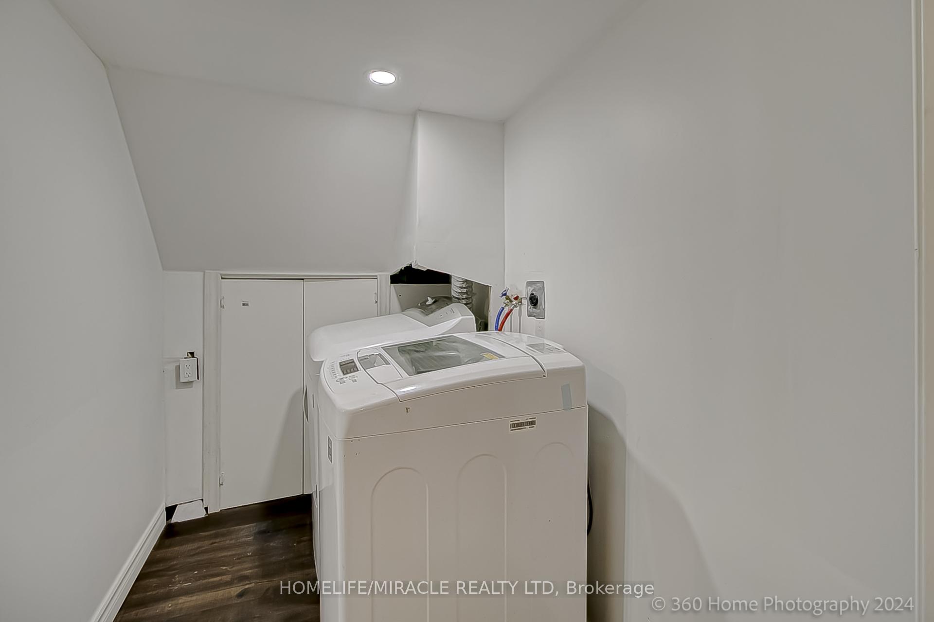 Photo 19 of 30 Fallowfield Road, Etobicoke, Rexdale-Kipling — HOMEH