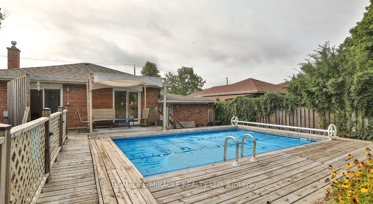 Photo 22 of 30 Fallowfield Road, Etobicoke, Rexdale-Kipling — HOMEH