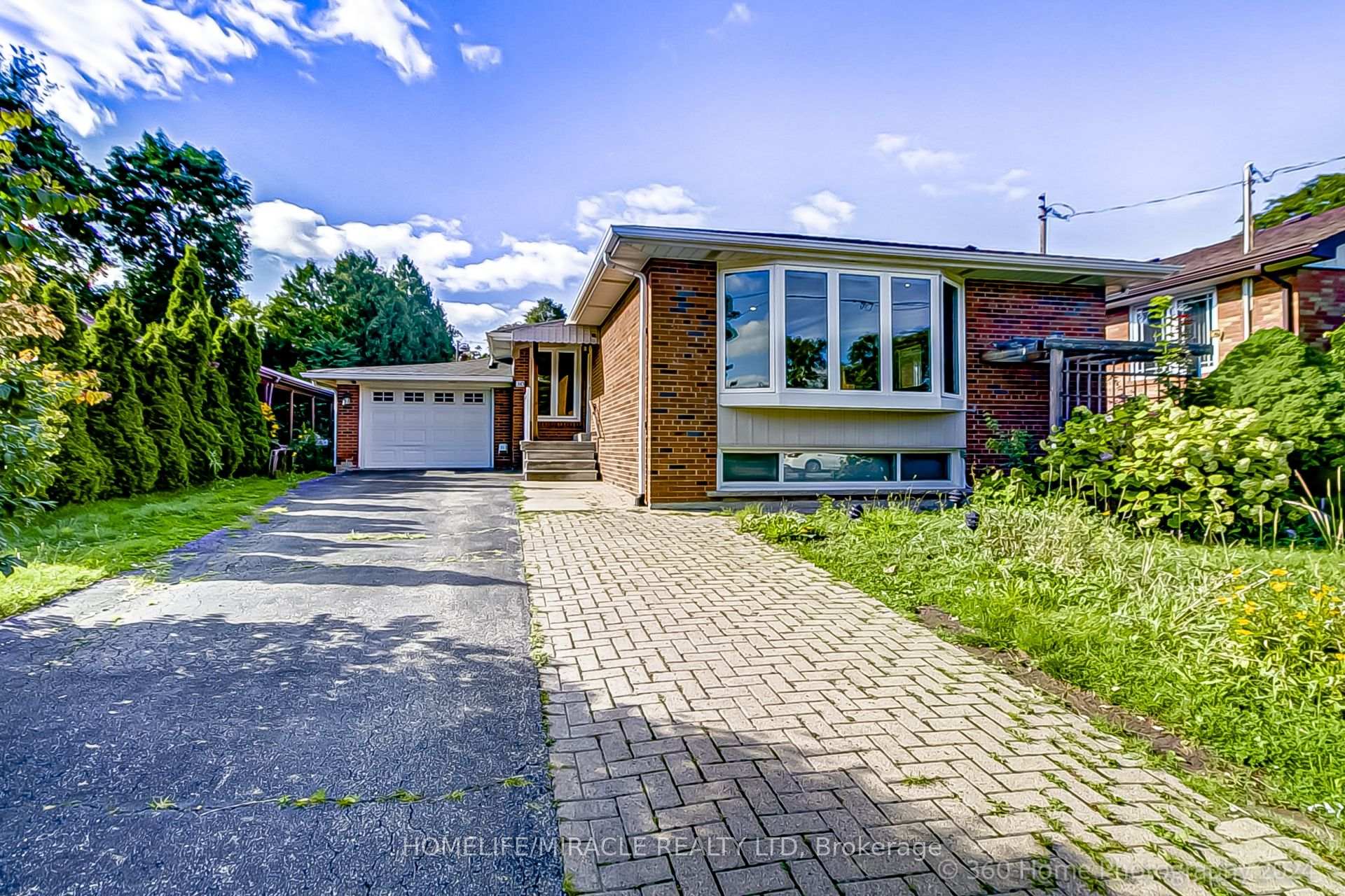Photo 24 of 30 Fallowfield Road, Etobicoke, Rexdale-Kipling — HOMEH
