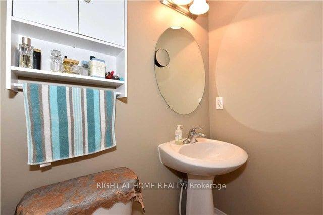 Photo 5 of 32 Donlevy Crescent, Whitby, Taunton North — HOMEH