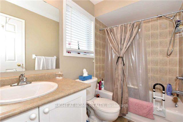 Photo 7 of 32 Donlevy Crescent, Whitby, Taunton North — HOMEH