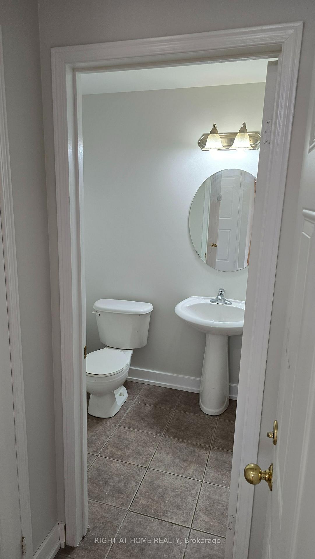 Photo 10 of 32 Donlevy Crescent, Whitby, Taunton North — HOMEH