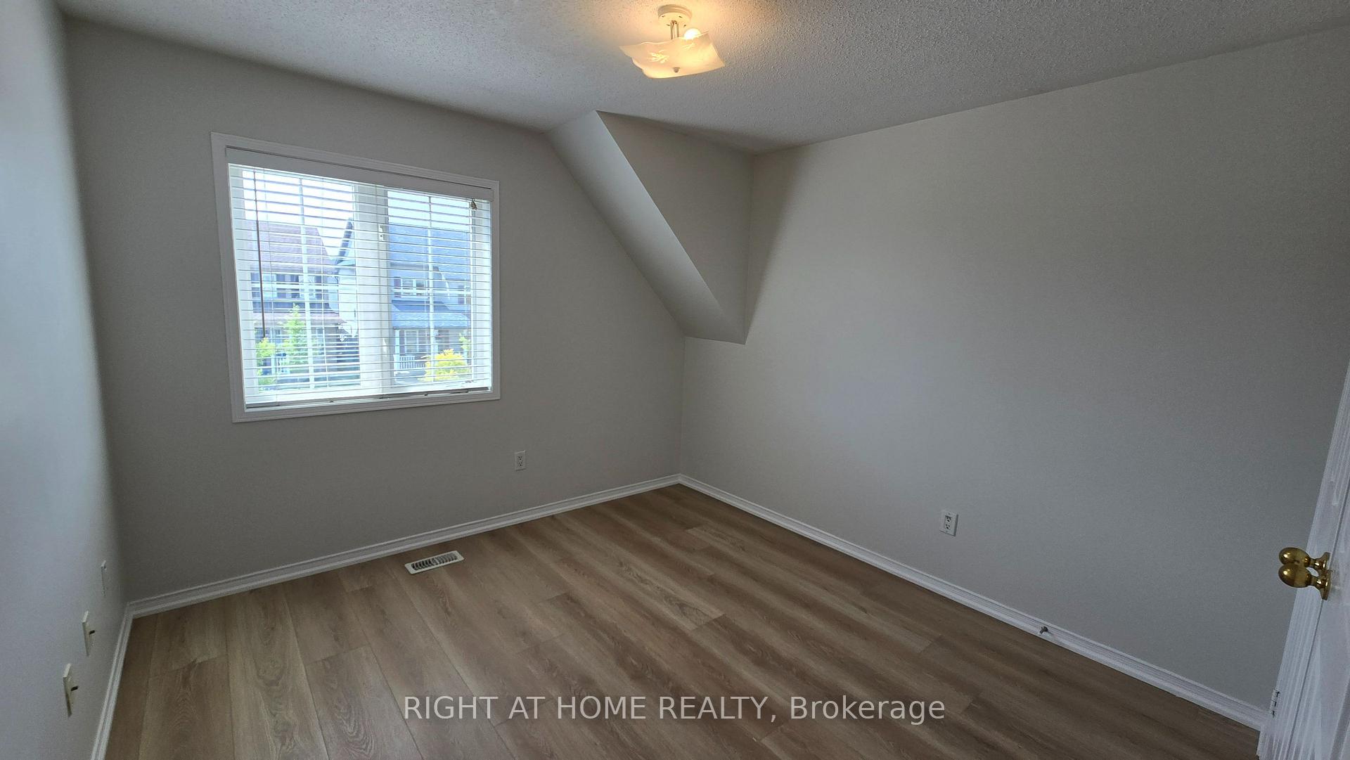 Photo 14 of 32 Donlevy Crescent, Whitby, Taunton North — HOMEH