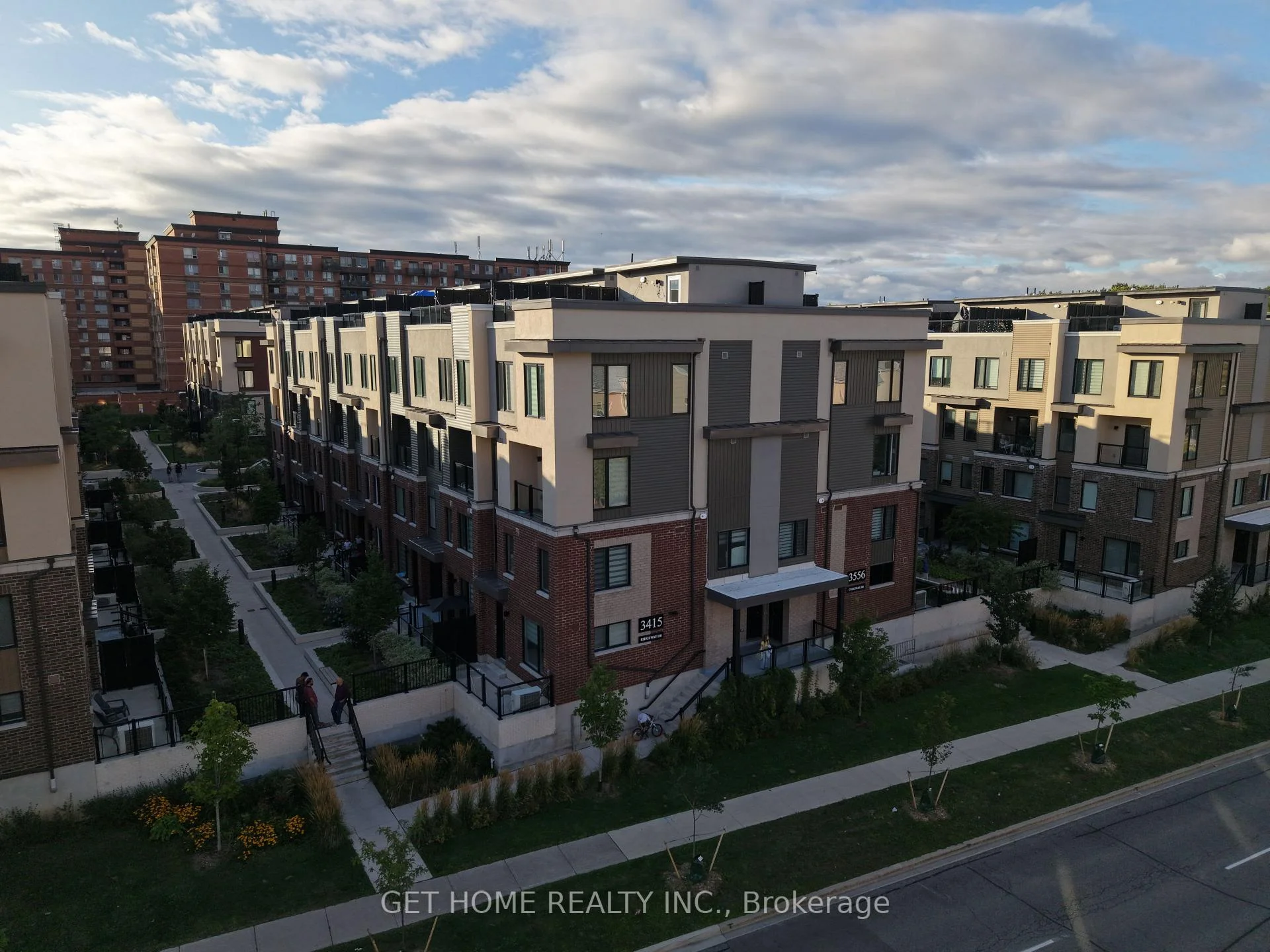 Photo 1 of Unit 5, 3415 Ridgeway Drive, Mississauga, Erin Mills — HOMEH