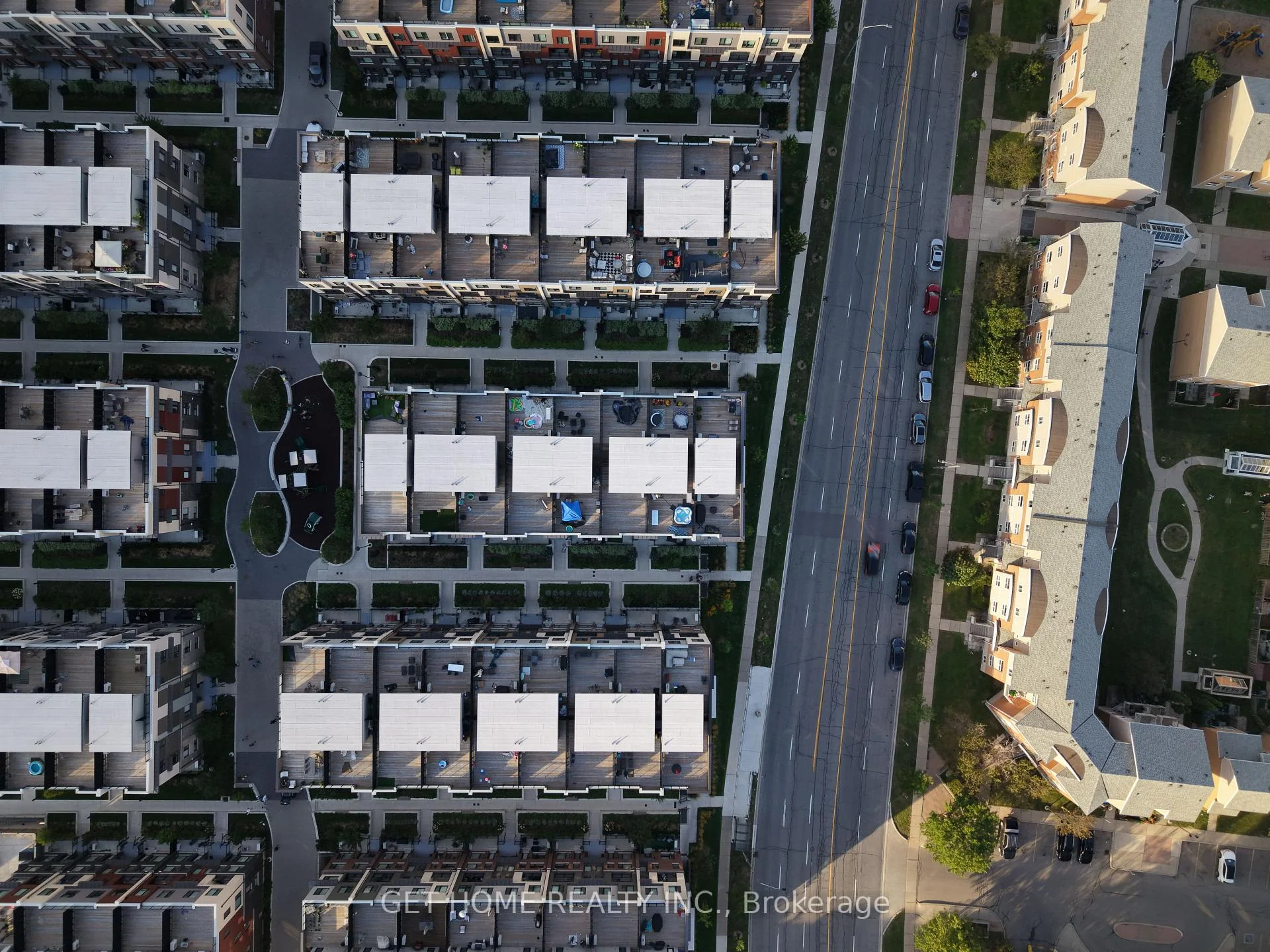 Photo 2 of Unit 5, 3415 Ridgeway Drive, Mississauga, Erin Mills — HOMEH
