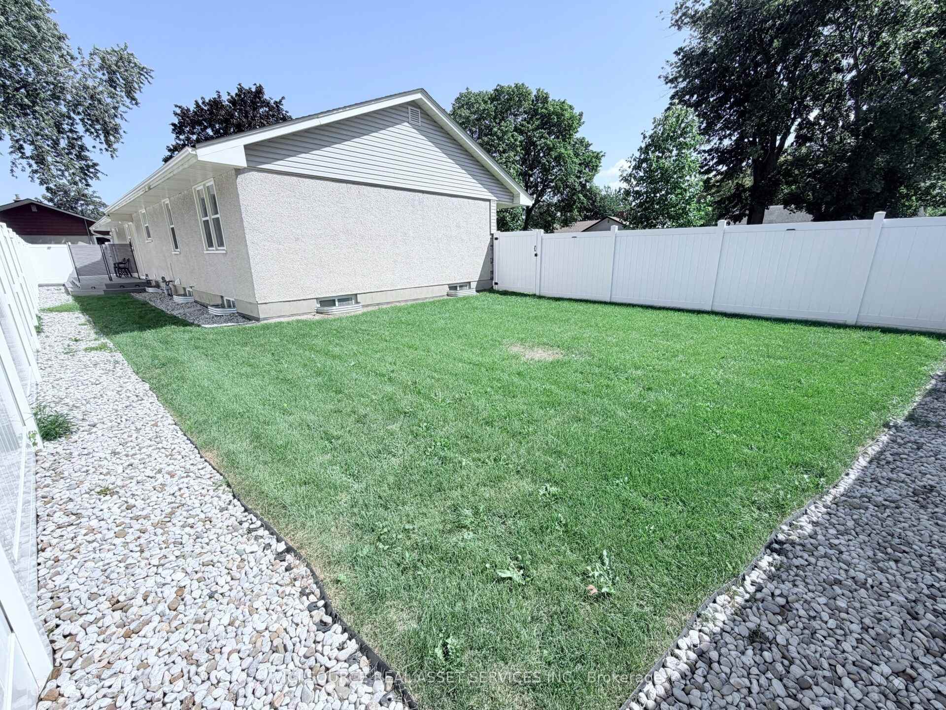 Photo 38 of 10 Draper Drive, St. Catharines, Vine/Linwell — HOMEH
