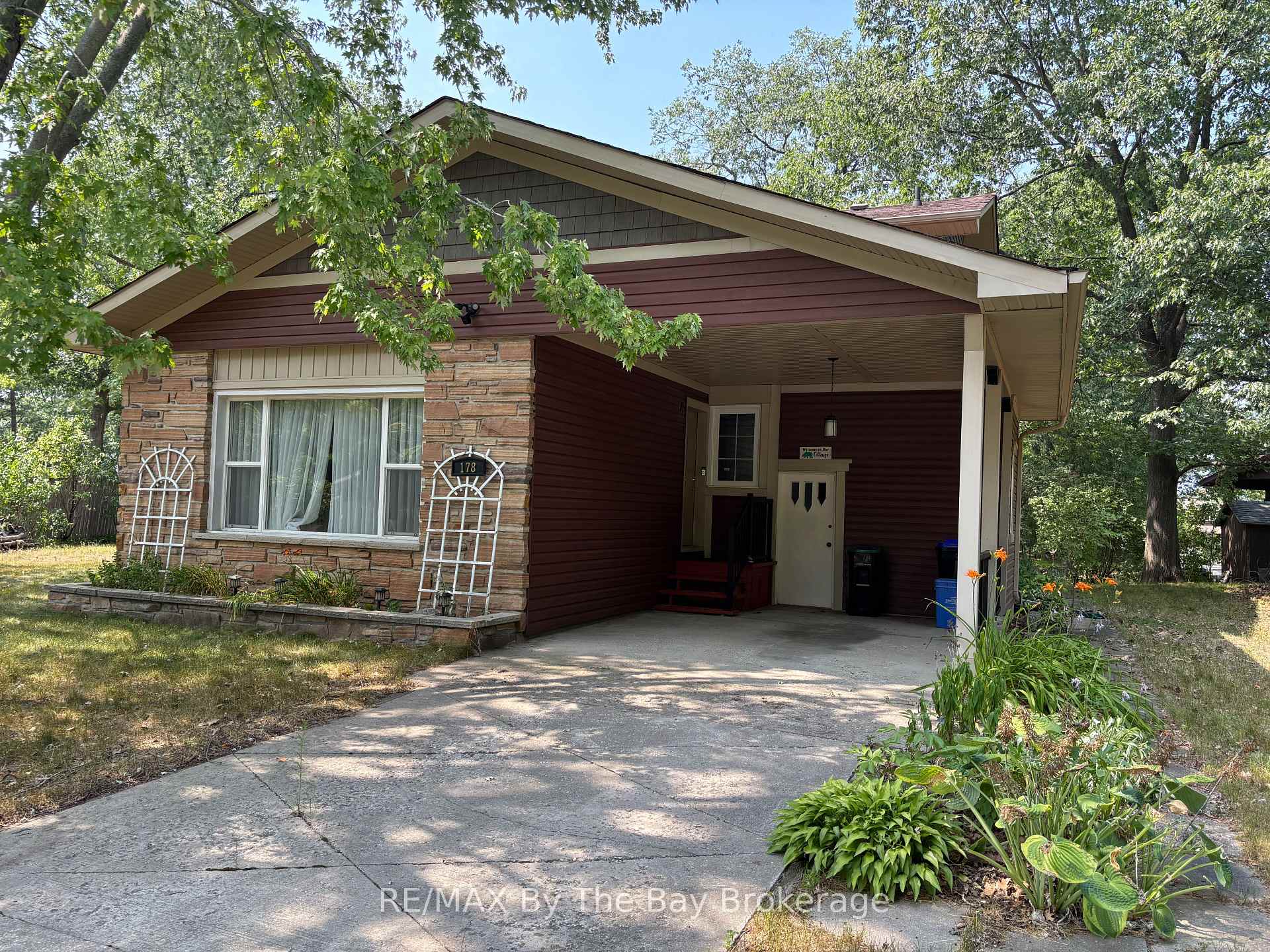 Photo 3 of 178 Oxbow Park Drive, Wasaga Beach — HOMEH