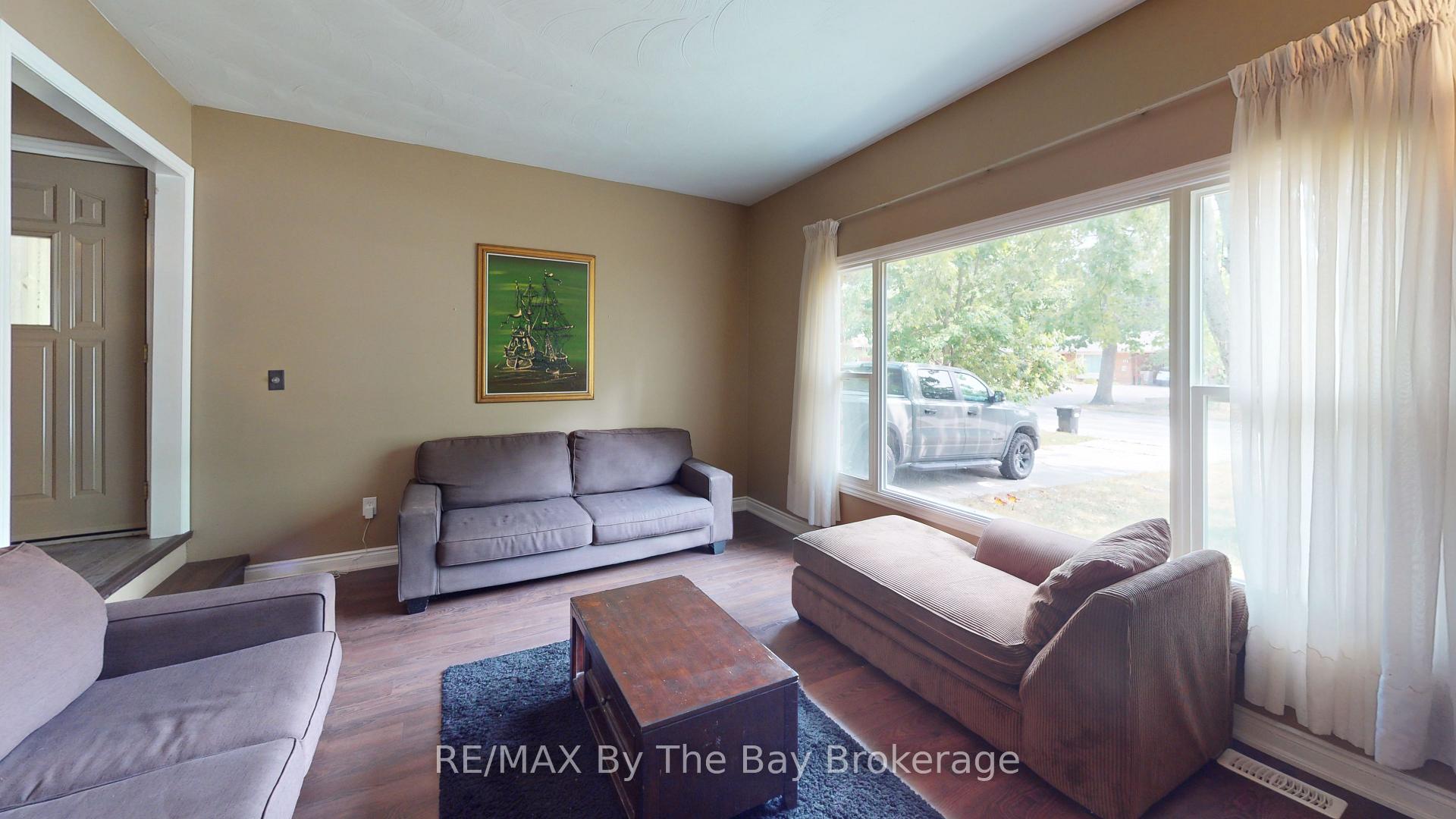 Photo 5 of 178 Oxbow Park Drive, Wasaga Beach — HOMEH