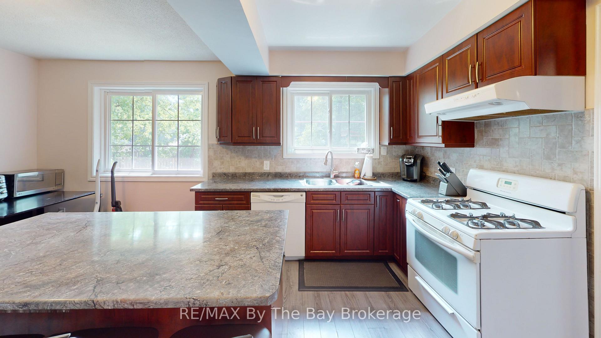 Photo 6 of 178 Oxbow Park Drive, Wasaga Beach — HOMEH