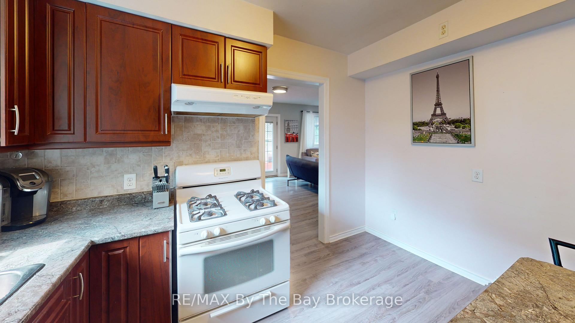 Photo 7 of 178 Oxbow Park Drive, Wasaga Beach — HOMEH