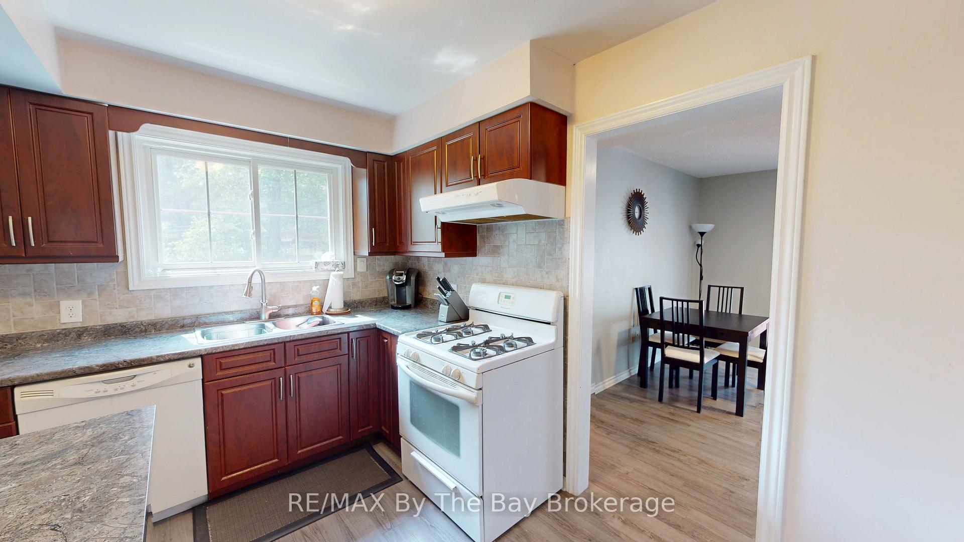 Photo 9 of 178 Oxbow Park Drive, Wasaga Beach — HOMEH