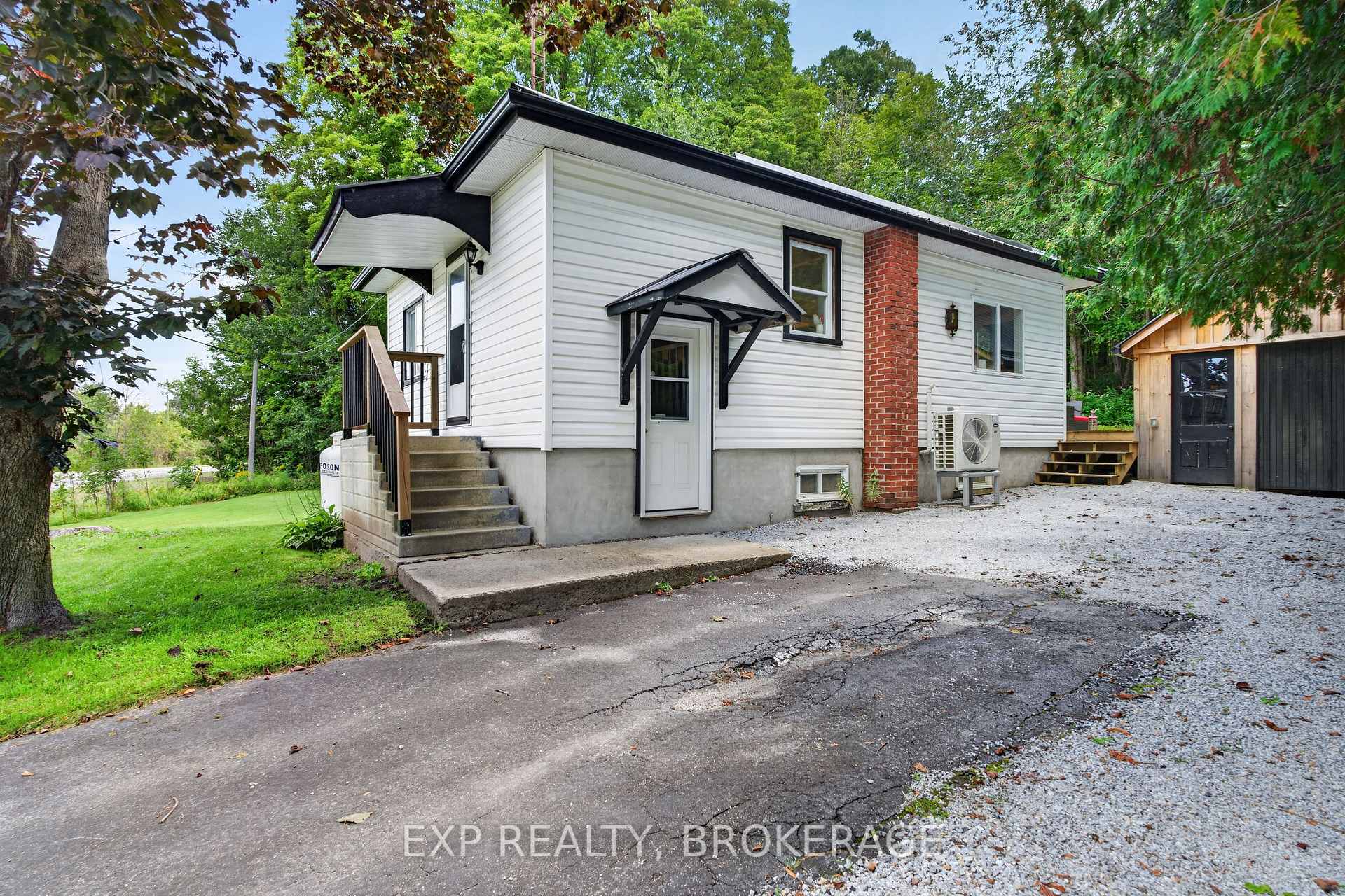 Photo 2 of 22053 Highway 7, Tay Valley, Bathurst/Burgess & Sherbrooke (South Sherbrooke) Twp — HOMEH