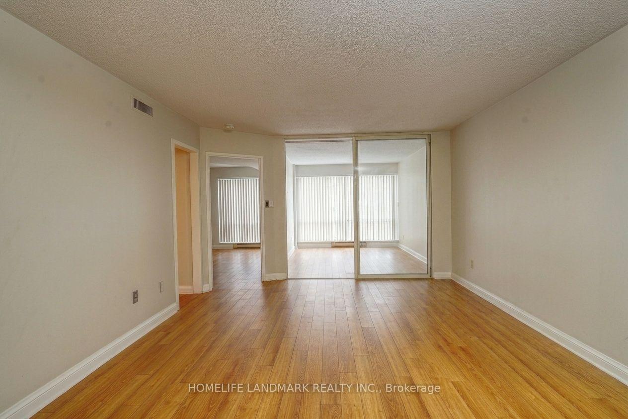 Photo of Unit 511, 1001 Bay Street