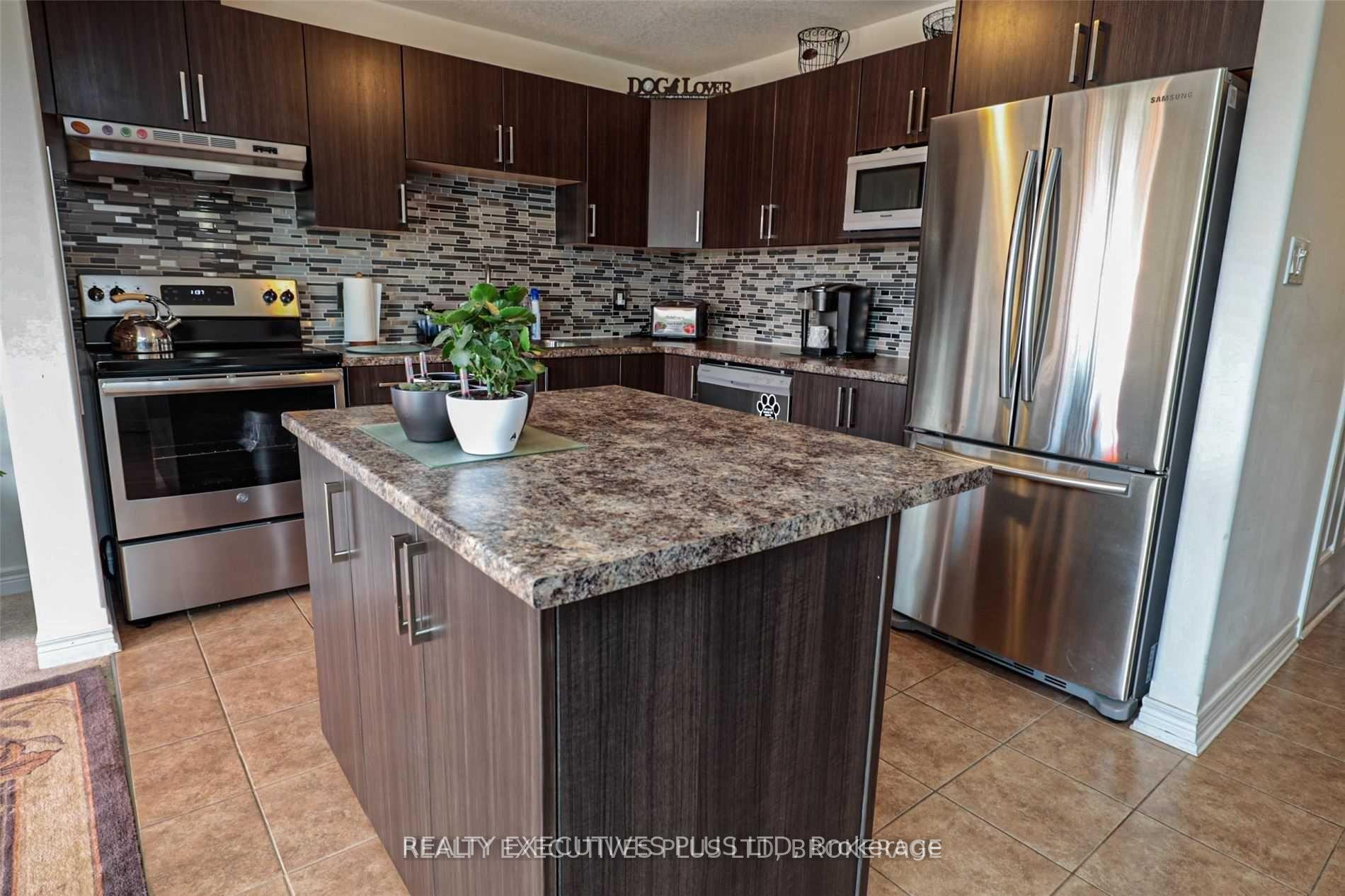 Photo 6 of 124 Preston Drive, Orangeville — HOMEH