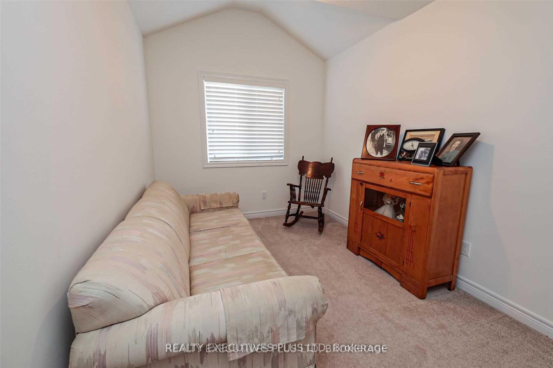 Photo 13 of 124 Preston Drive, Orangeville — HOMEH