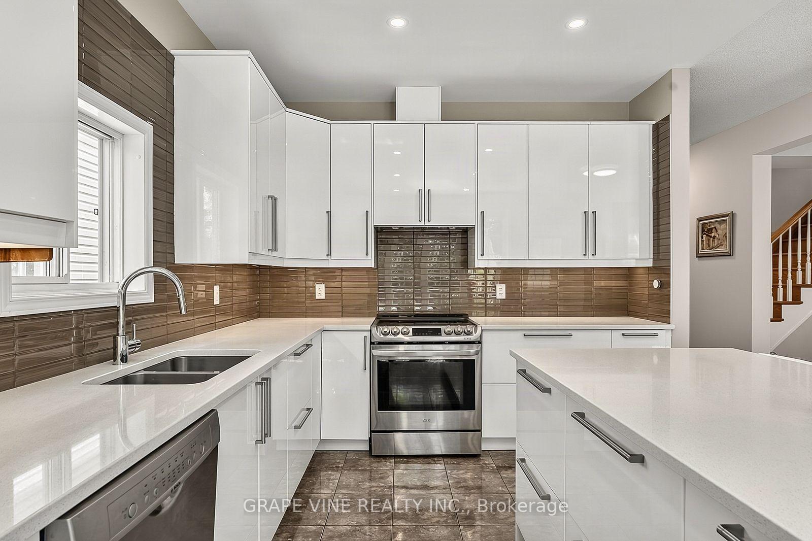Photo 4 of 319 Parkin Circle, Ottawa, Blossom Park/Kemp Park/Findlay Creek — HOMEH