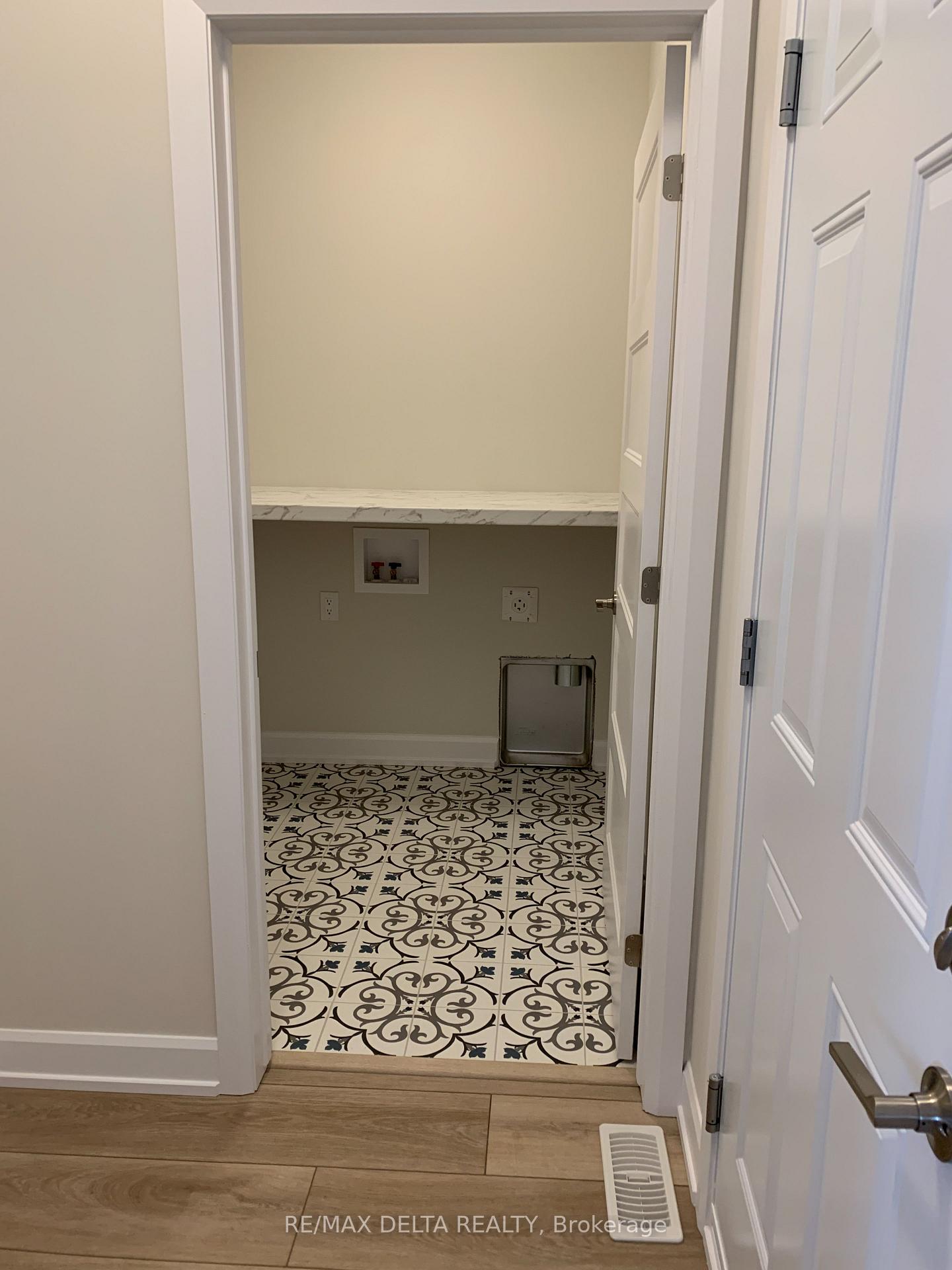 Photo 3 of 928 Chablis Crescent, Russell, Embrun — HOMEH
