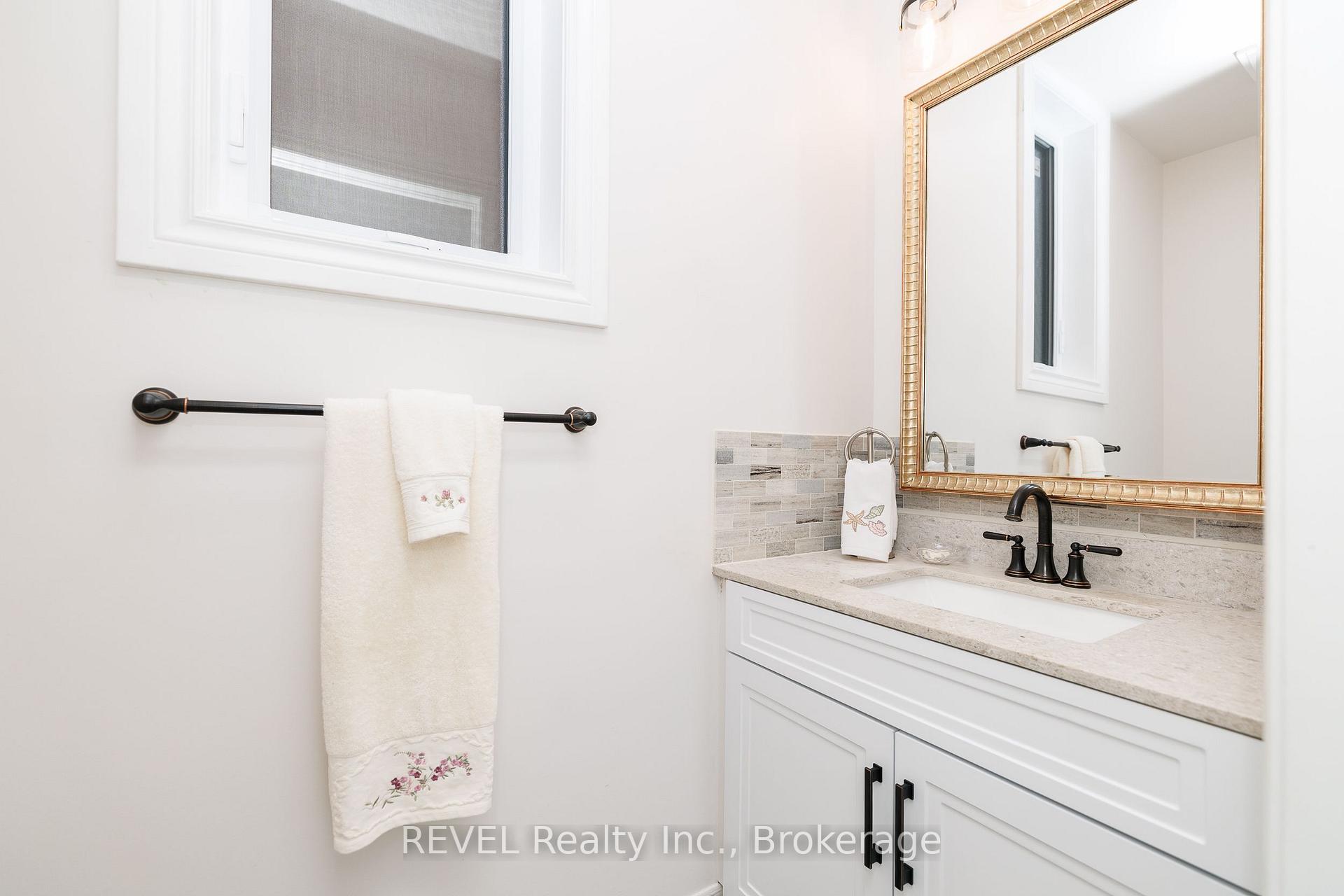 Photo 6 of 6280 Stonefield Park, Niagara Falls, Stamford — HOMEH