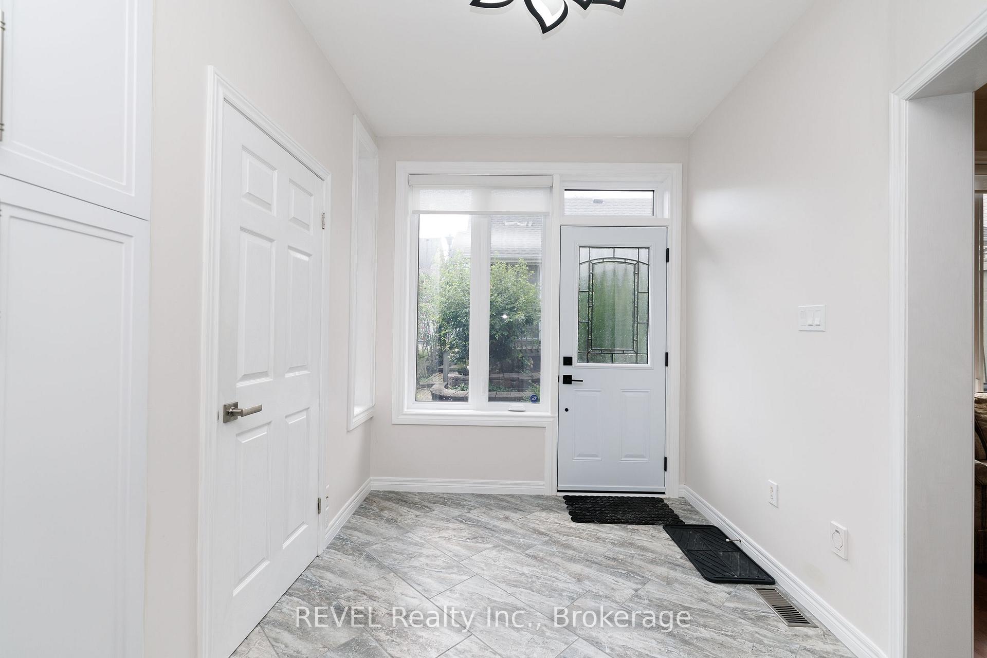 Photo 11 of 6280 Stonefield Park, Niagara Falls, Stamford — HOMEH