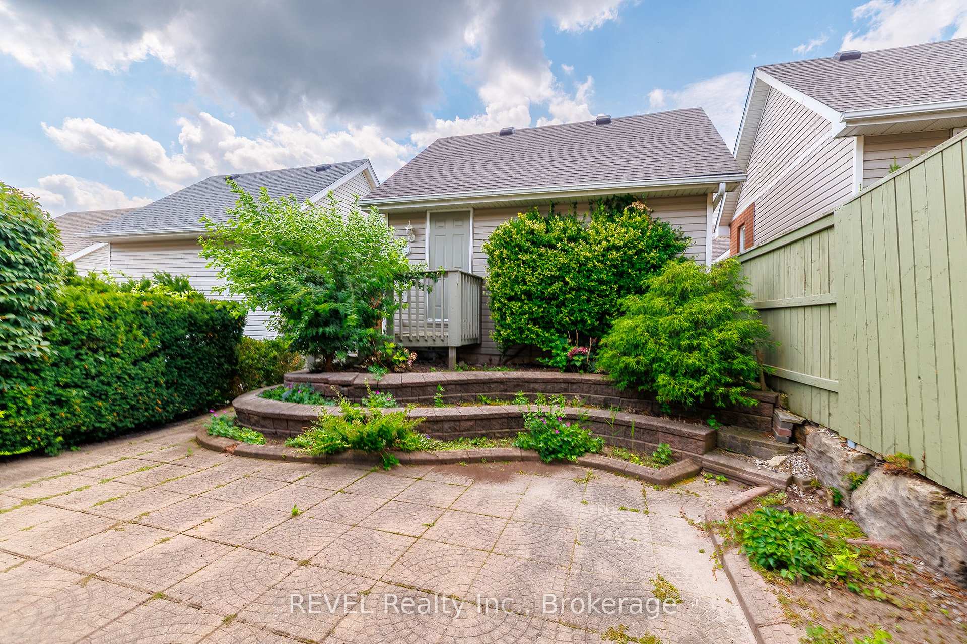 Photo 34 of 6280 Stonefield Park, Niagara Falls, Stamford — HOMEH