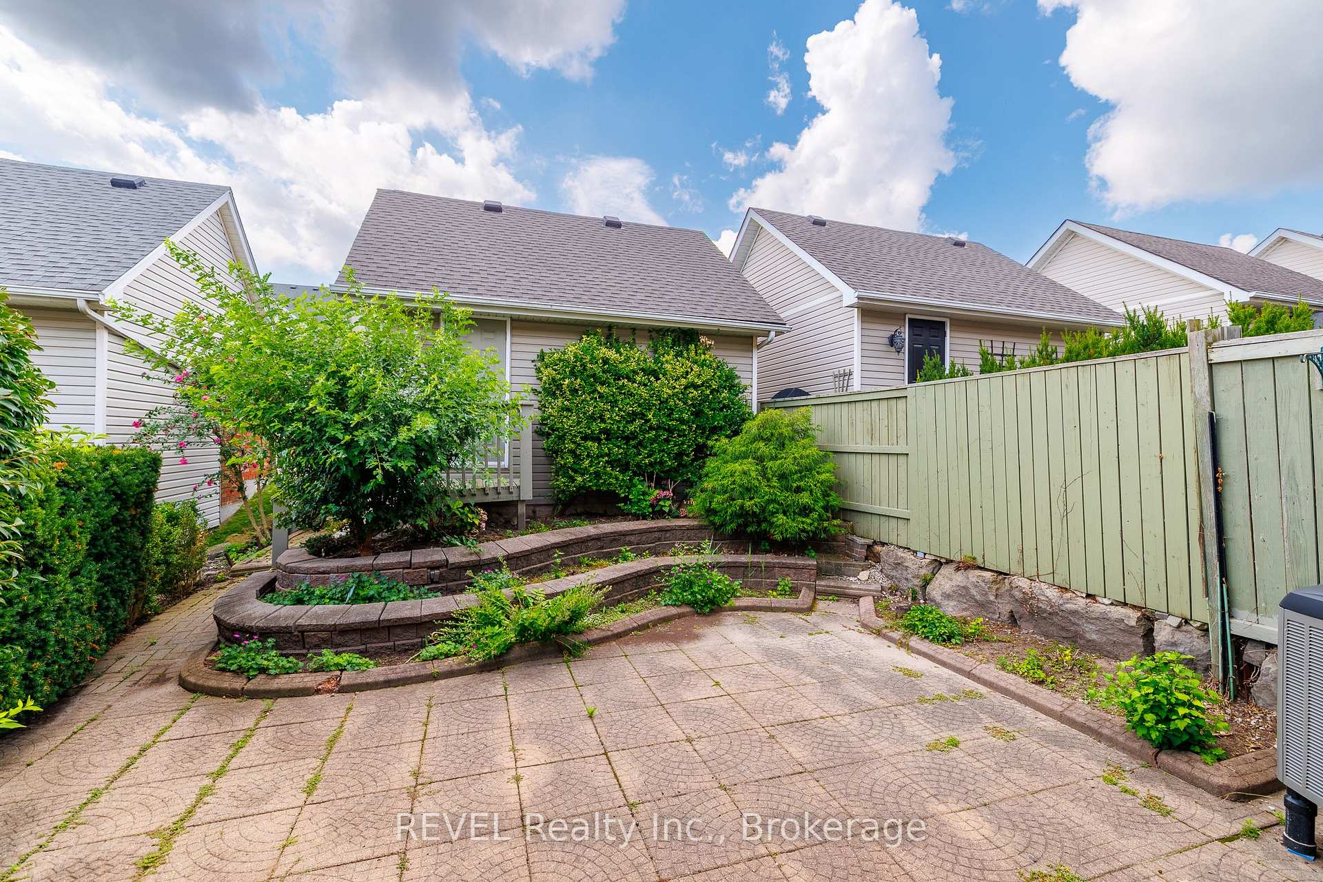 Photo 35 of 6280 Stonefield Park, Niagara Falls, Stamford — HOMEH