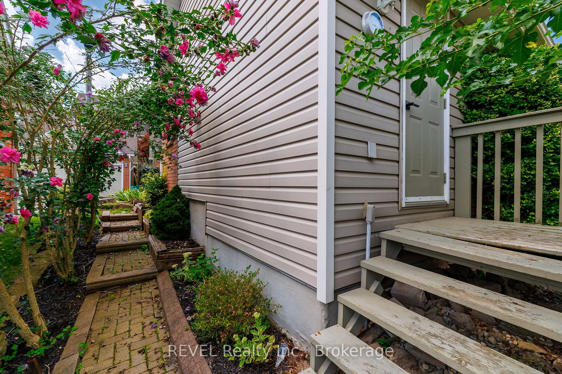 Photo 36 of 6280 Stonefield Park, Niagara Falls, Stamford — HOMEH