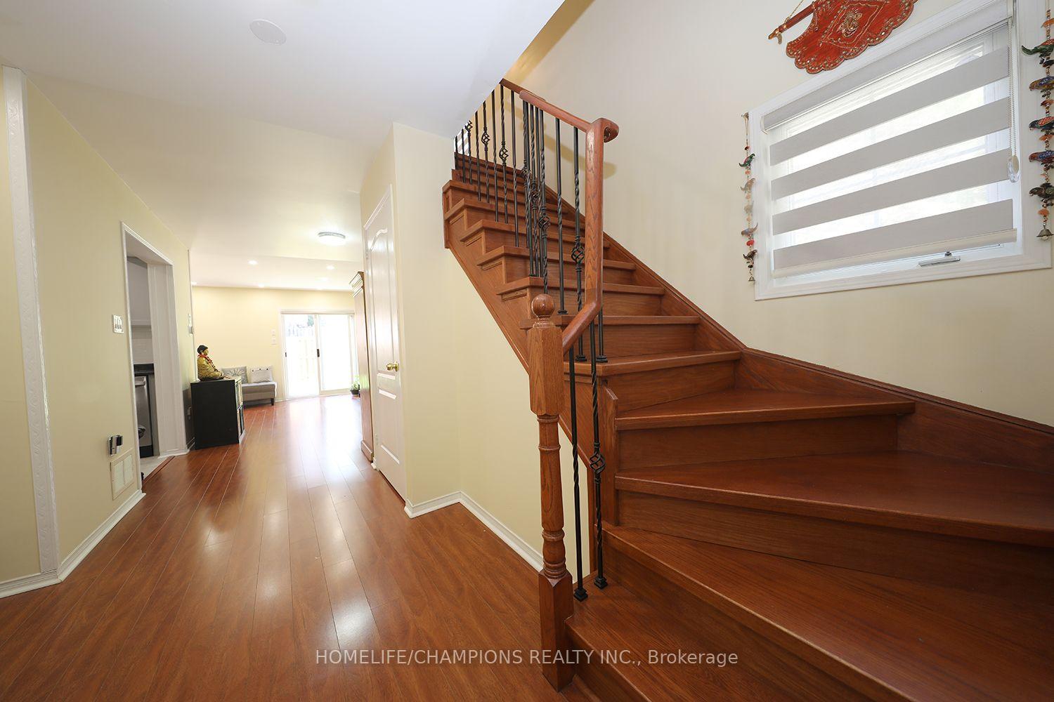 Photo 3 of 16 Echo Glen Road, Scarborough, Morningside — HOMEH