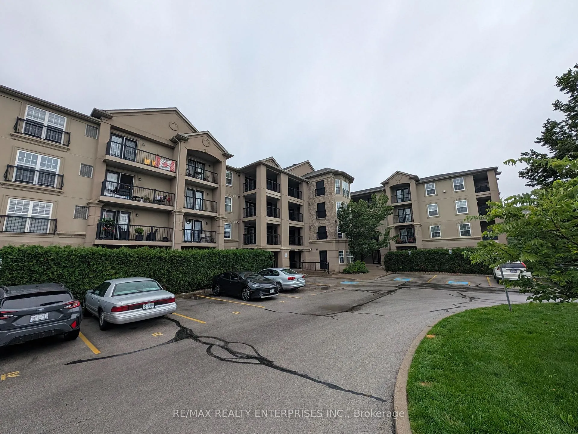Photo 2 of Unit 209, 2035 Appleby Line, Burlington, Uptown — HOMEH