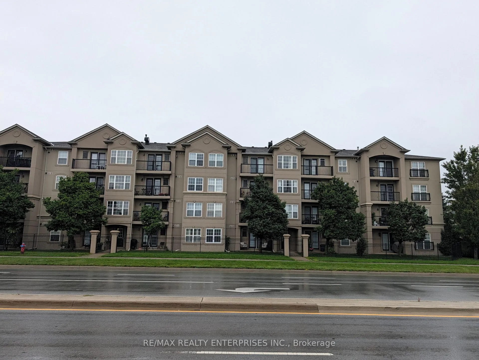 Photo 3 of Unit 209, 2035 Appleby Line, Burlington, Uptown — HOMEH