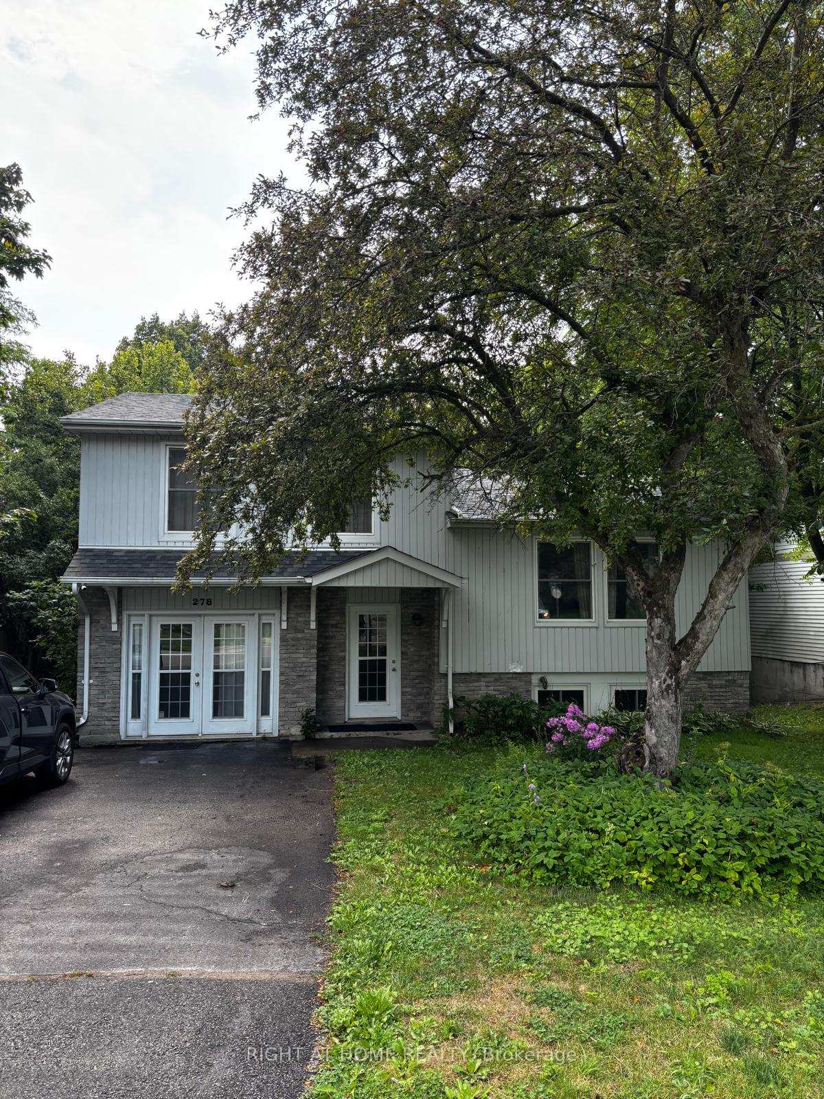 Front of Unit Upper, 278 Waratah Avenue