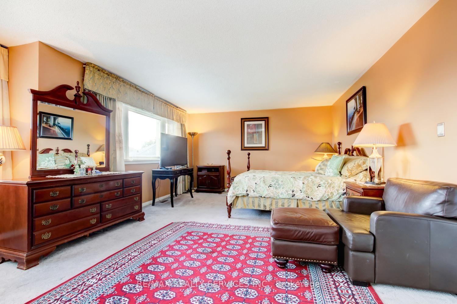 Photo 23 of 671 Peter Robertson Boulevard, Brampton, Sandringham-Wellington — HOMEH