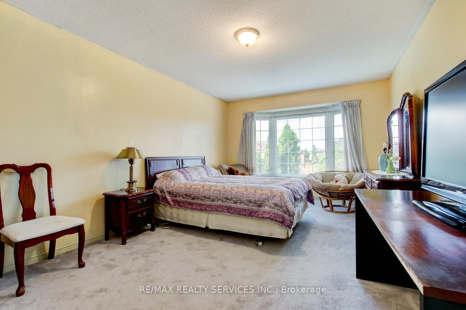 Photo 32 of 671 Peter Robertson Boulevard, Brampton, Sandringham-Wellington — HOMEH