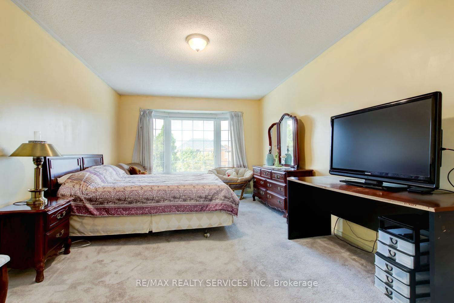 Photo 33 of 671 Peter Robertson Boulevard, Brampton, Sandringham-Wellington — HOMEH