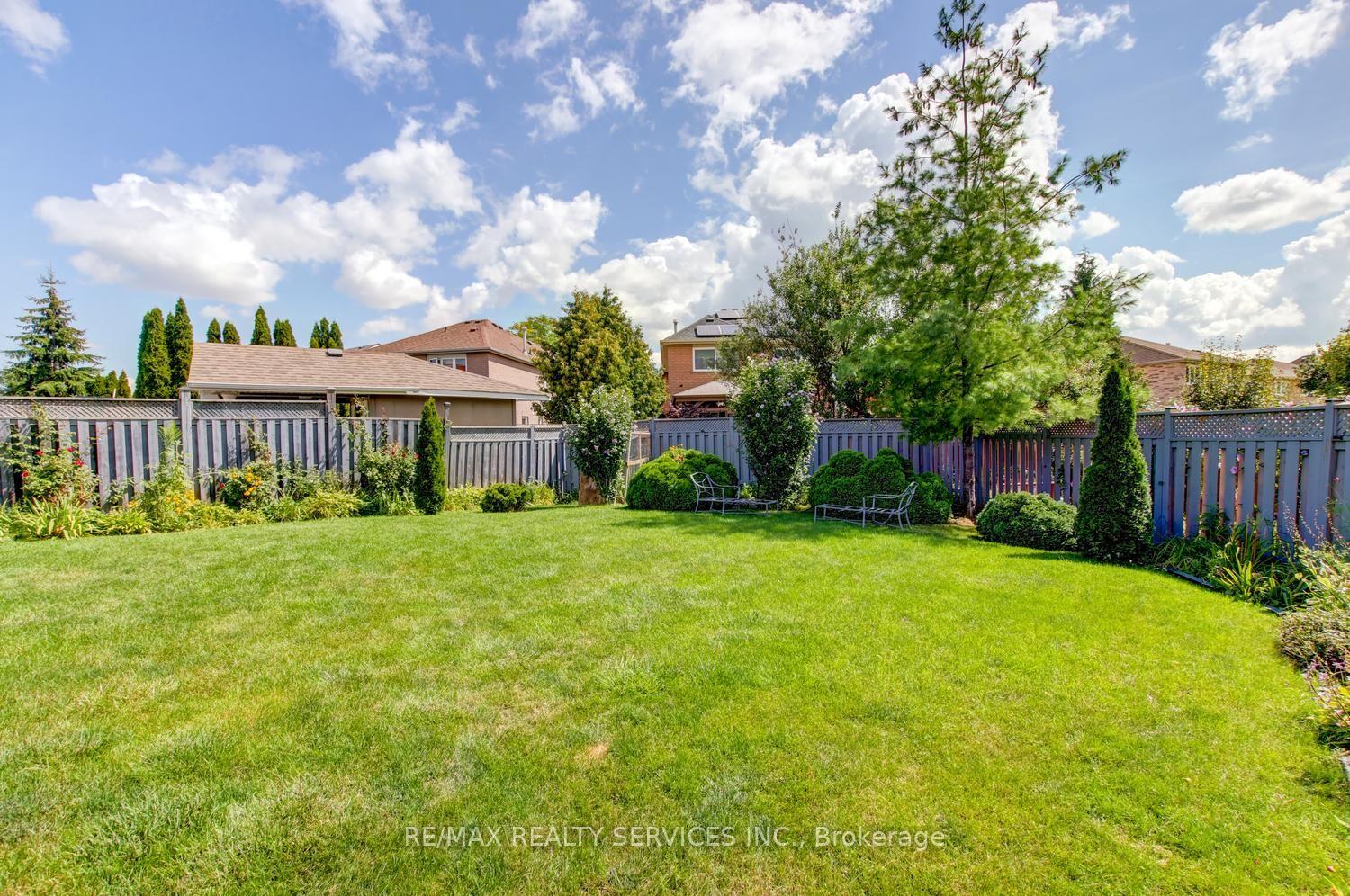 Photo 47 of 671 Peter Robertson Boulevard, Brampton, Sandringham-Wellington — HOMEH