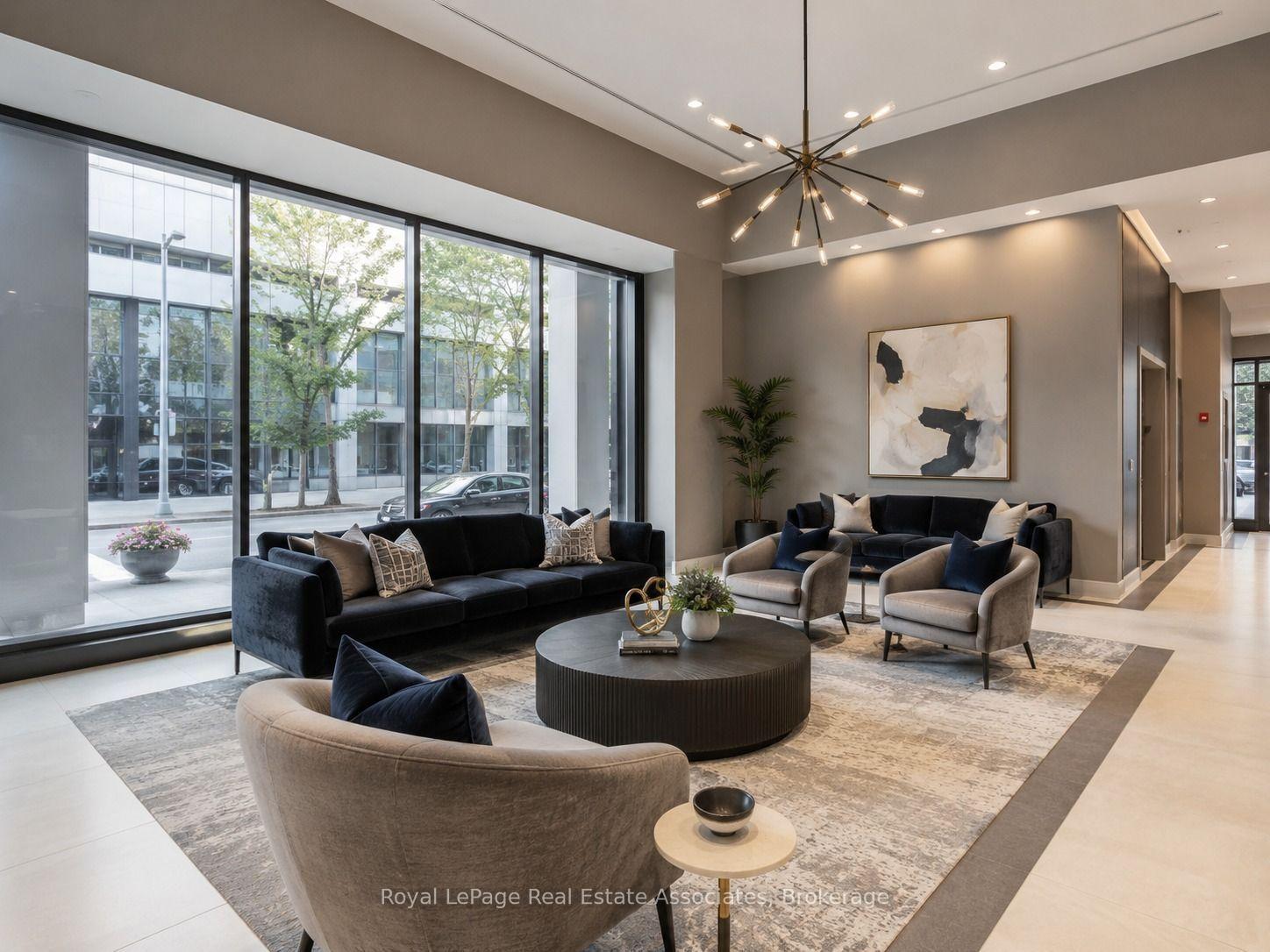 Photo 4 of Unit 1910, 19 Grand Trunk Crescent, Toronto, Waterfront Communities — HOMEH