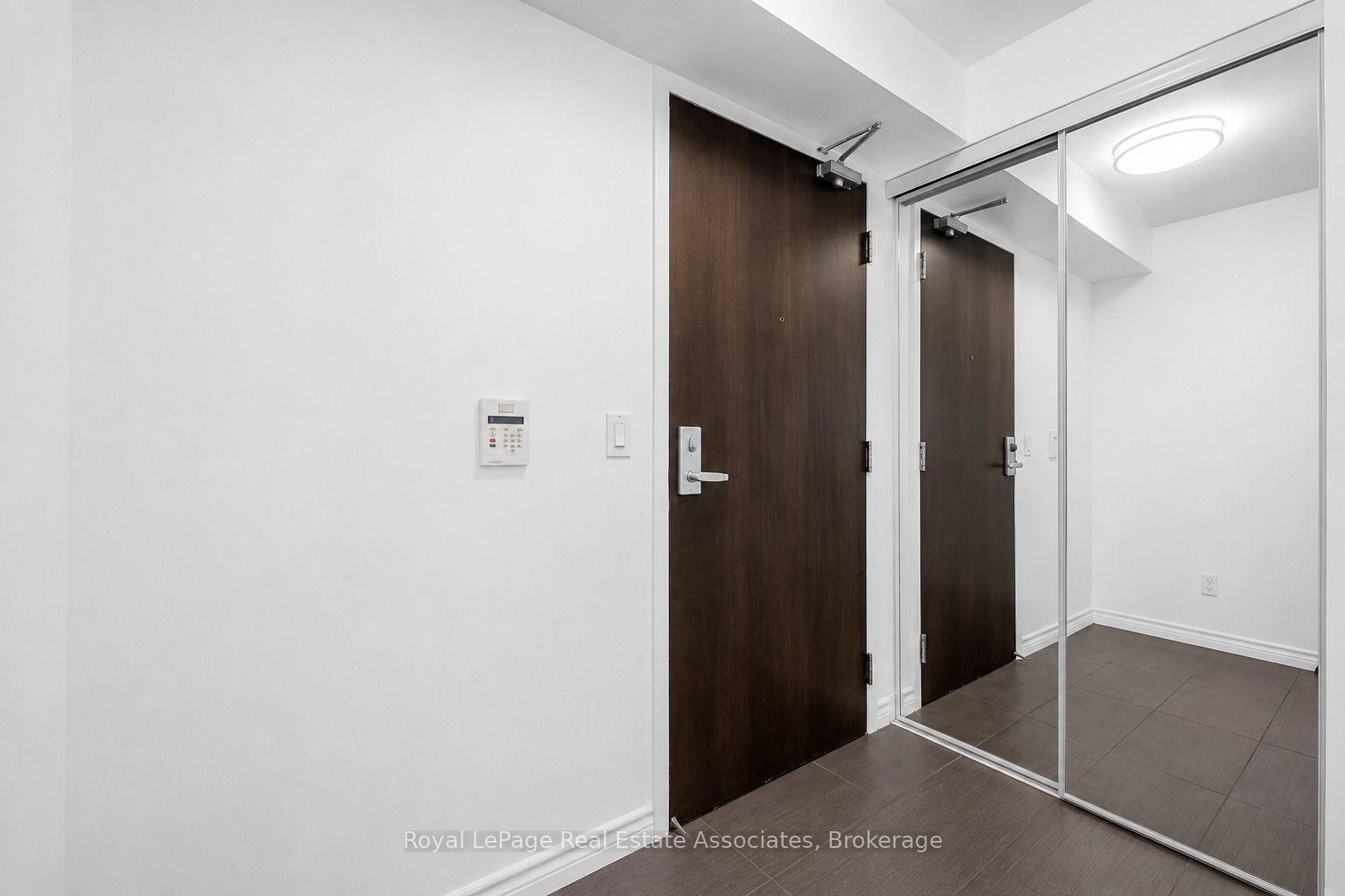 Photo 14 of Unit 1910, 19 Grand Trunk Crescent, Toronto, Waterfront Communities — HOMEH